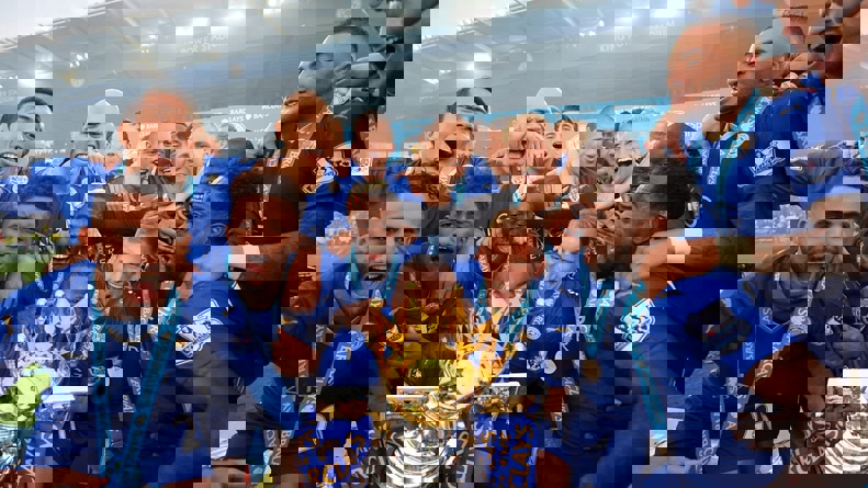 1878975