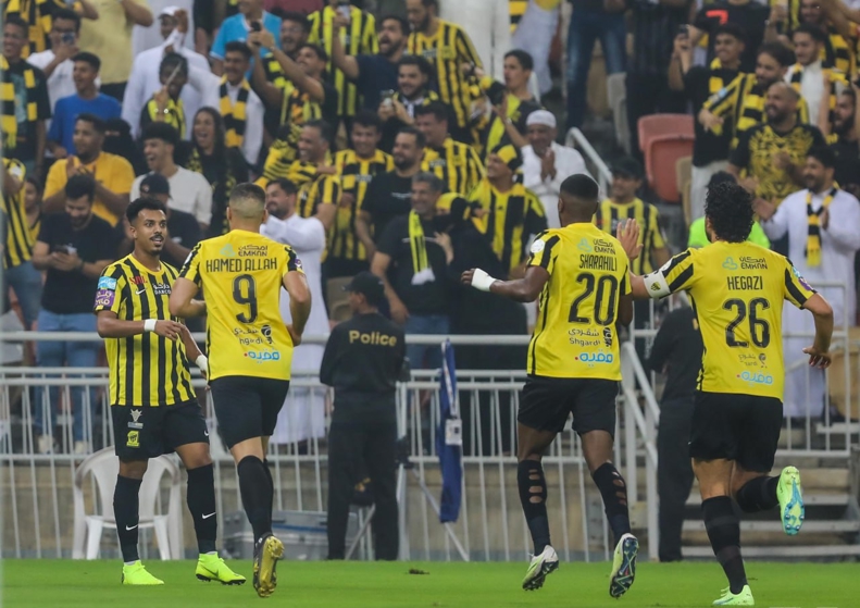 الاتحاد فاصله با النصر را حفظ کرد؛/ رونالدینیو مقابل جام گرفتن کریس رونالدو!(عکس) 5