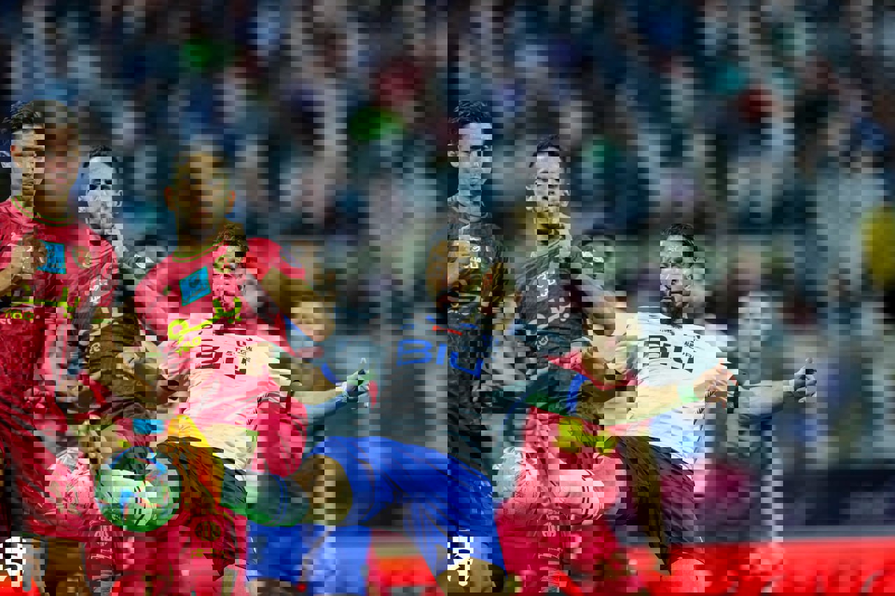 1878985