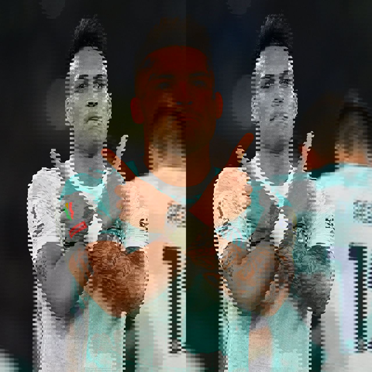 1879353