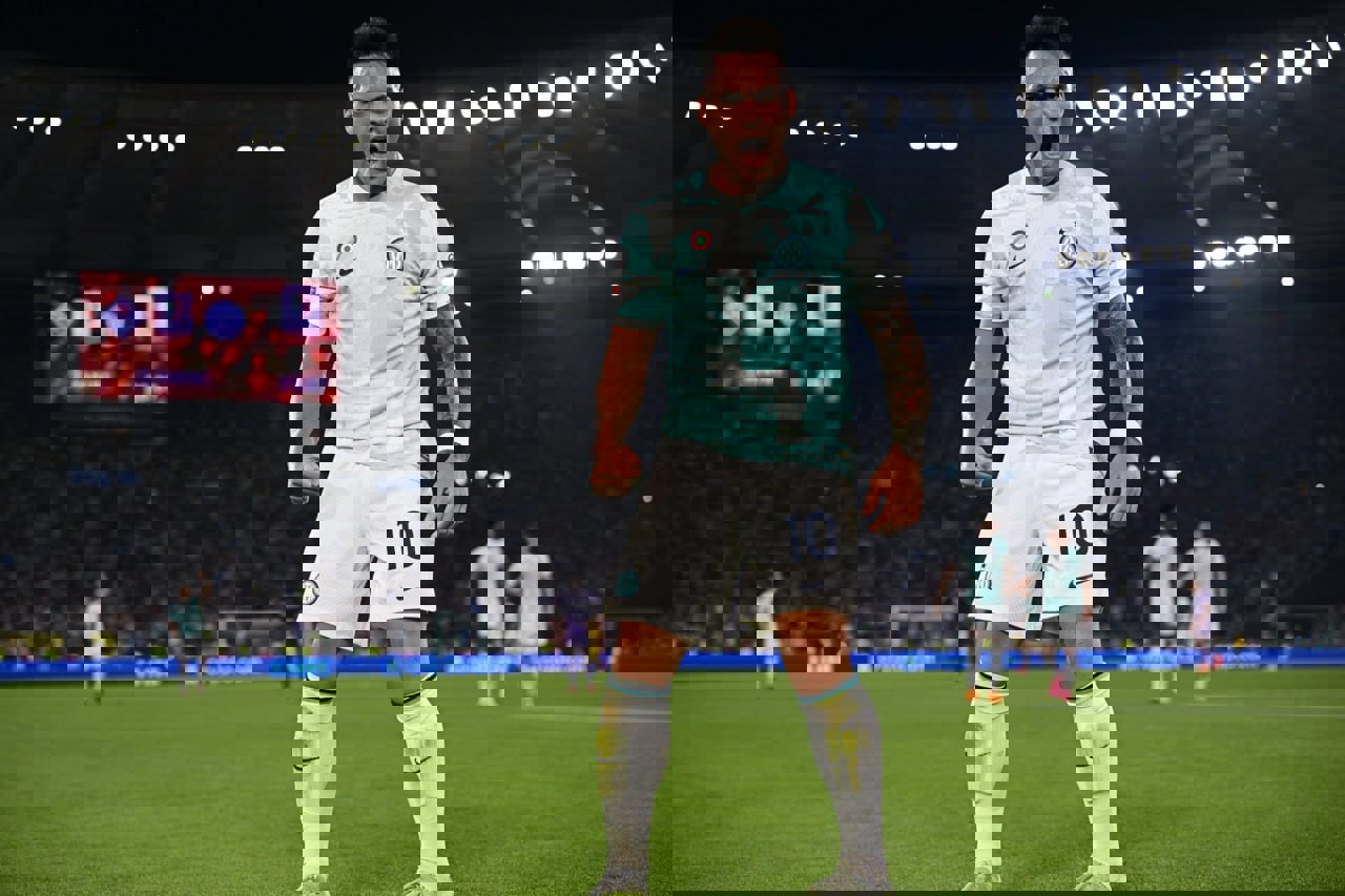 1879385