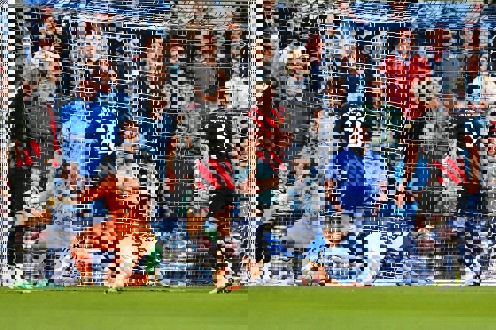 1879382