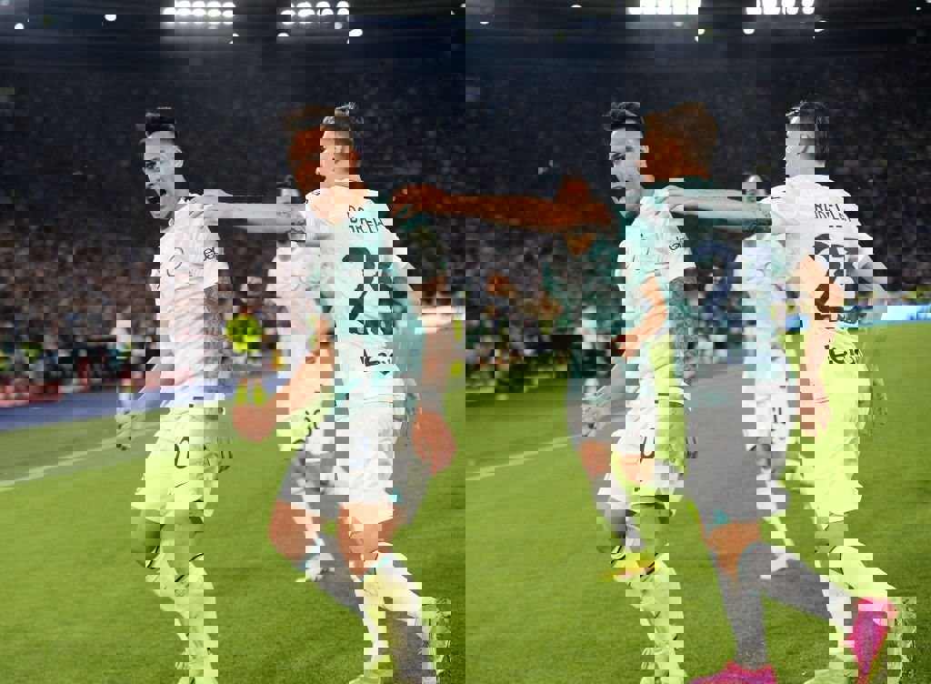 1879389
