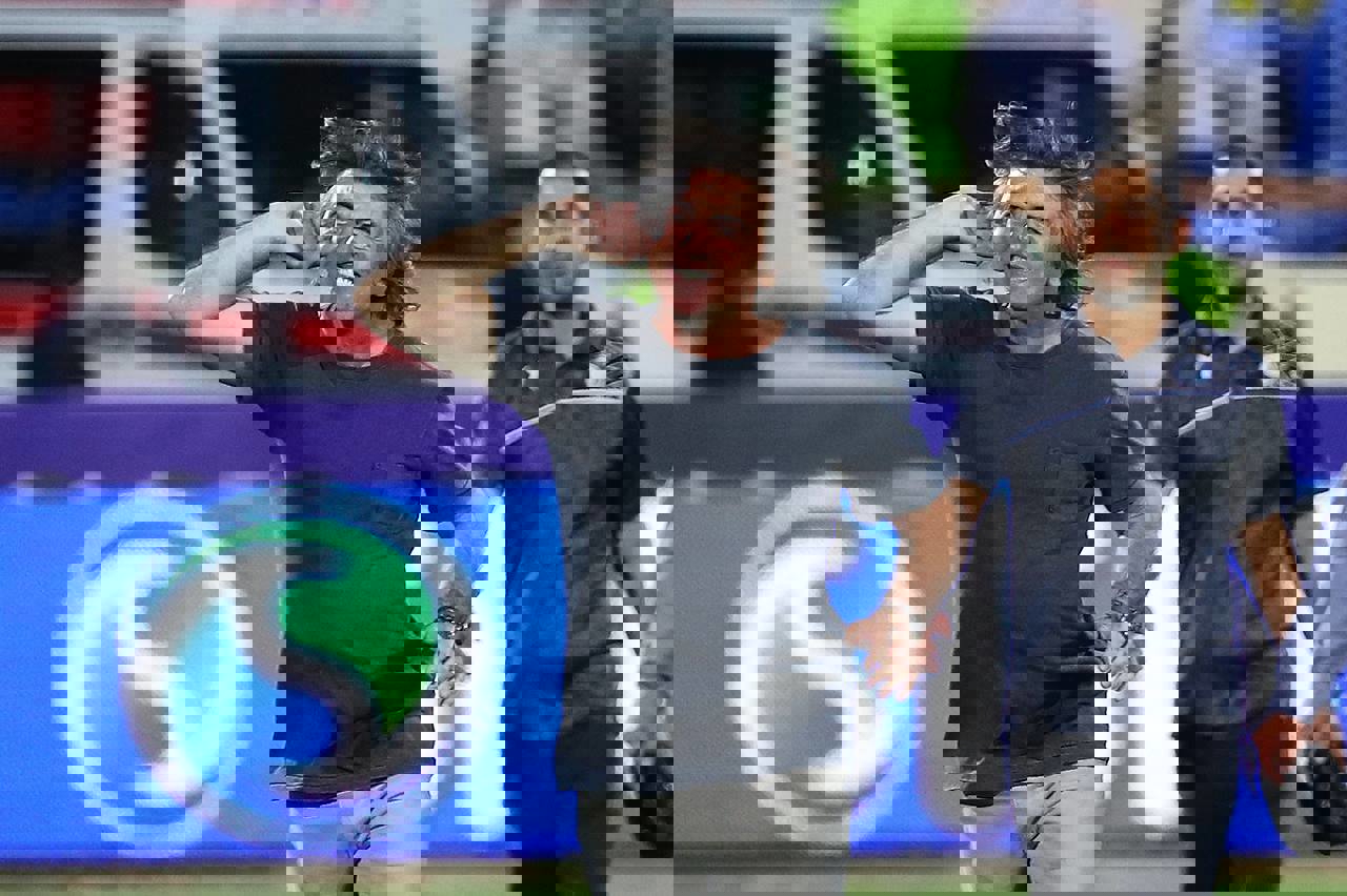 1879472