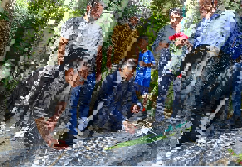 1879585