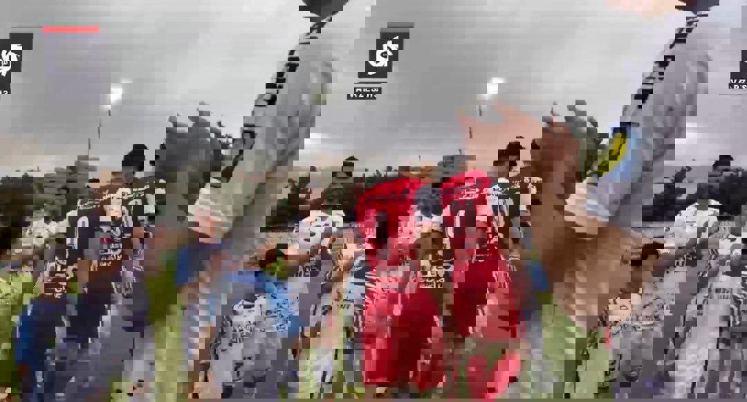 1879658