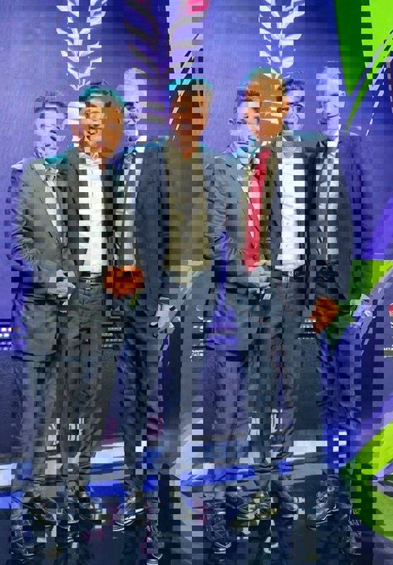 1880185