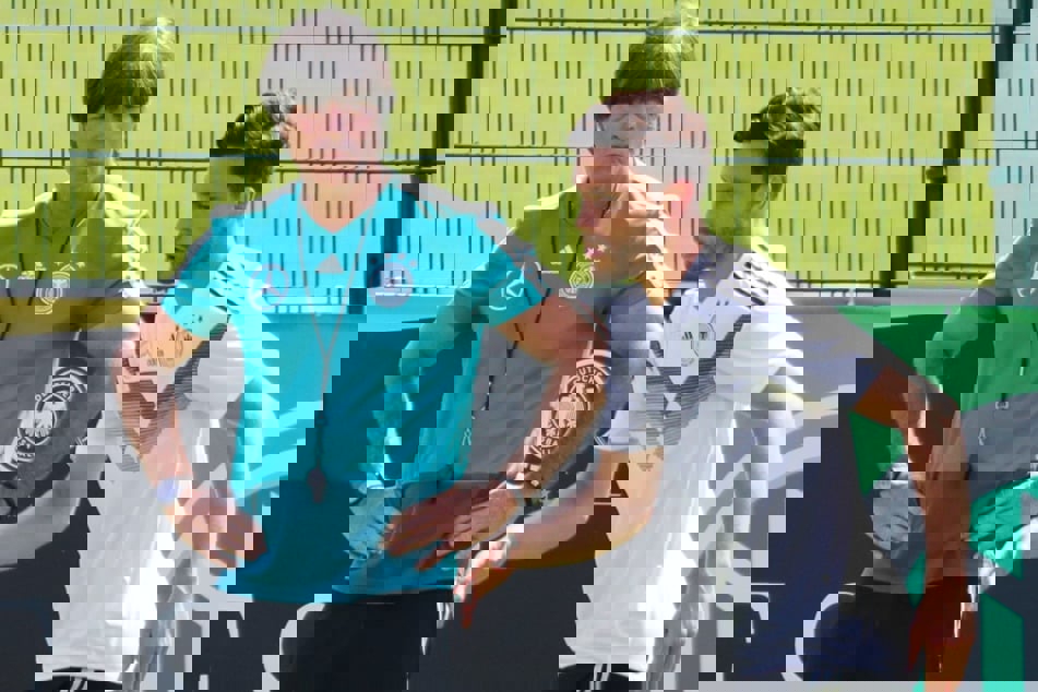 1880273
