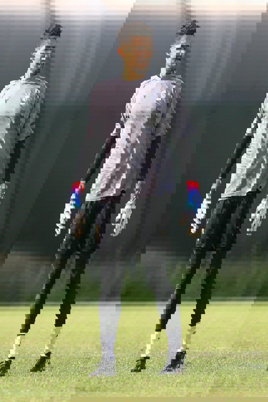 1880402