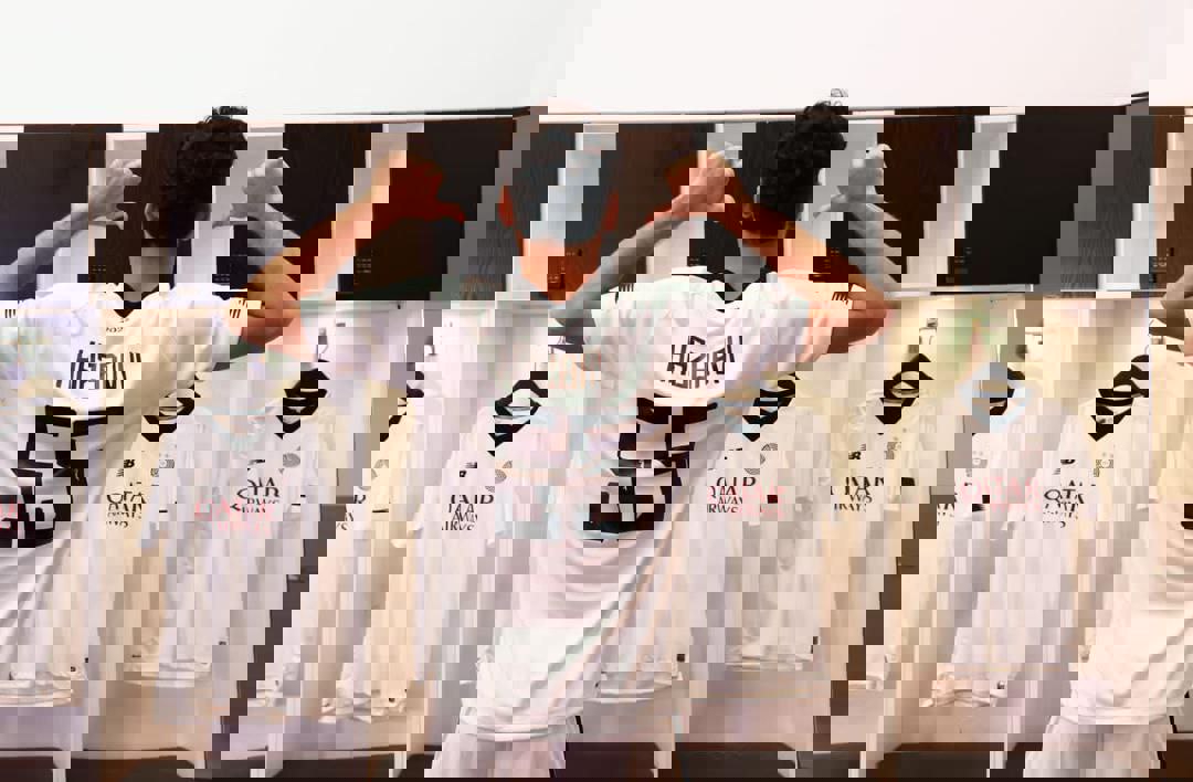 1880279