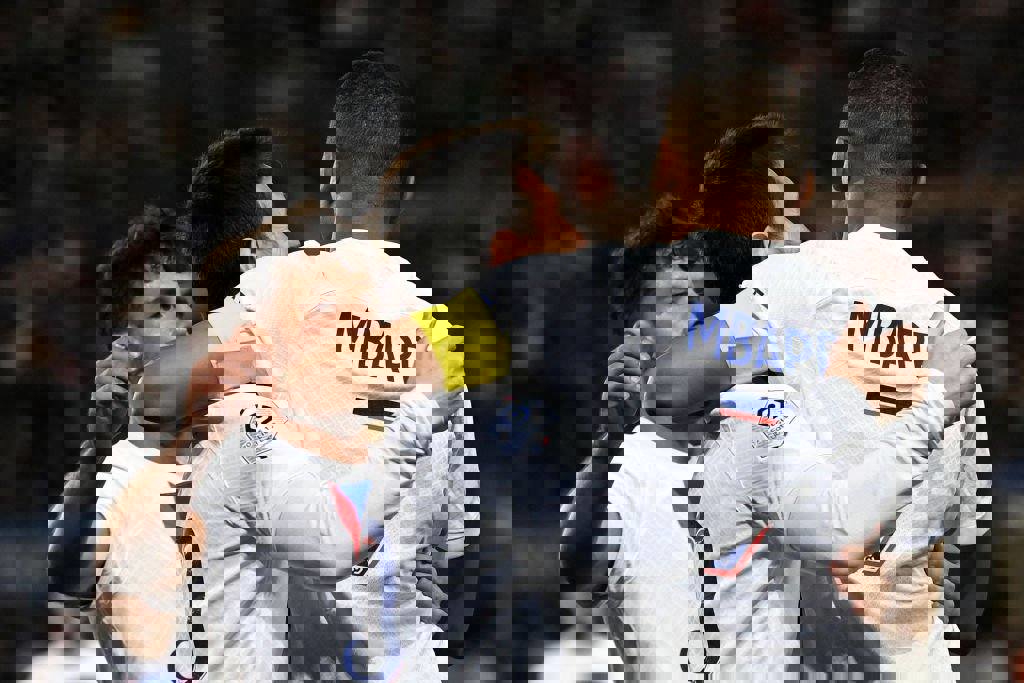 1880530
