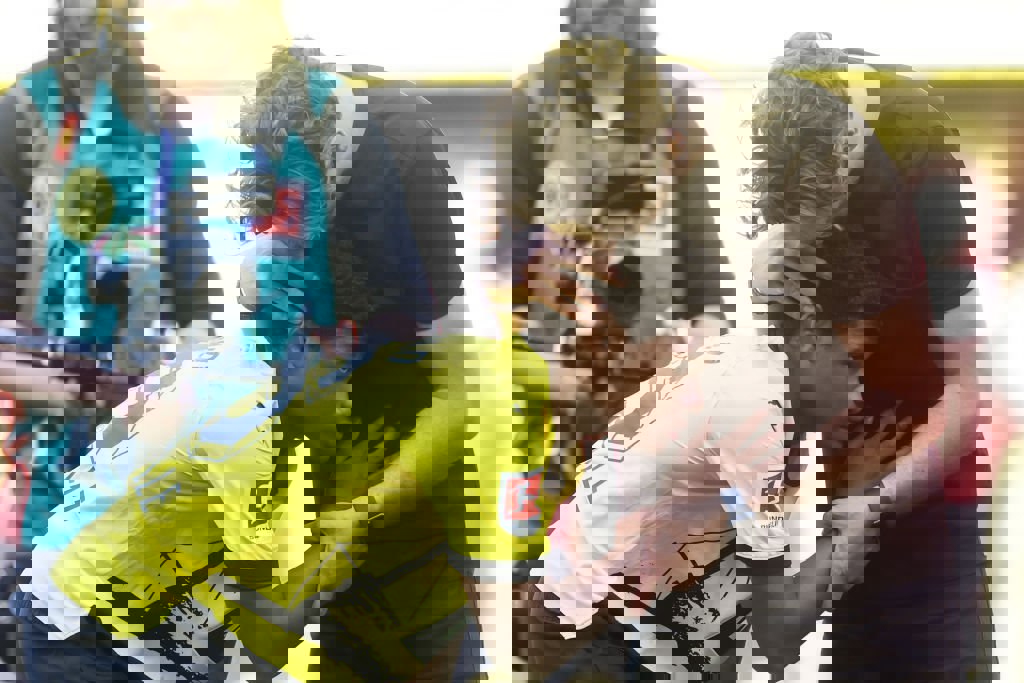 1880667