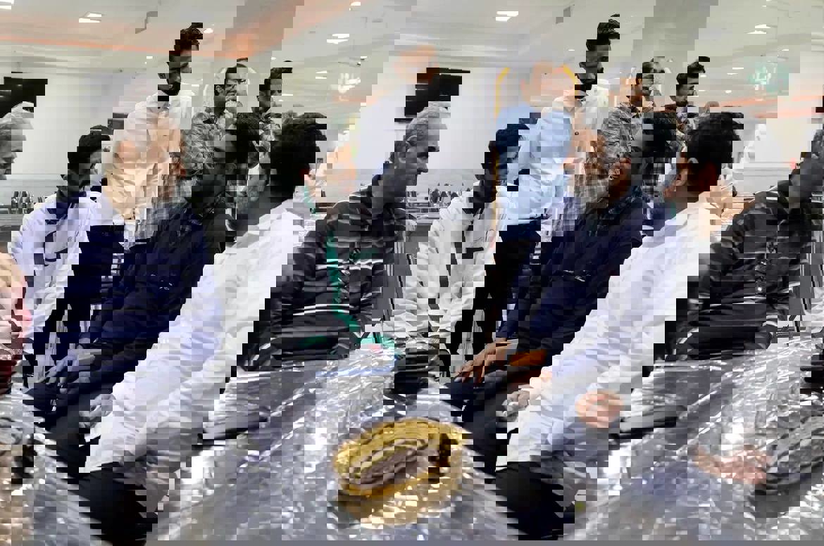 1880643