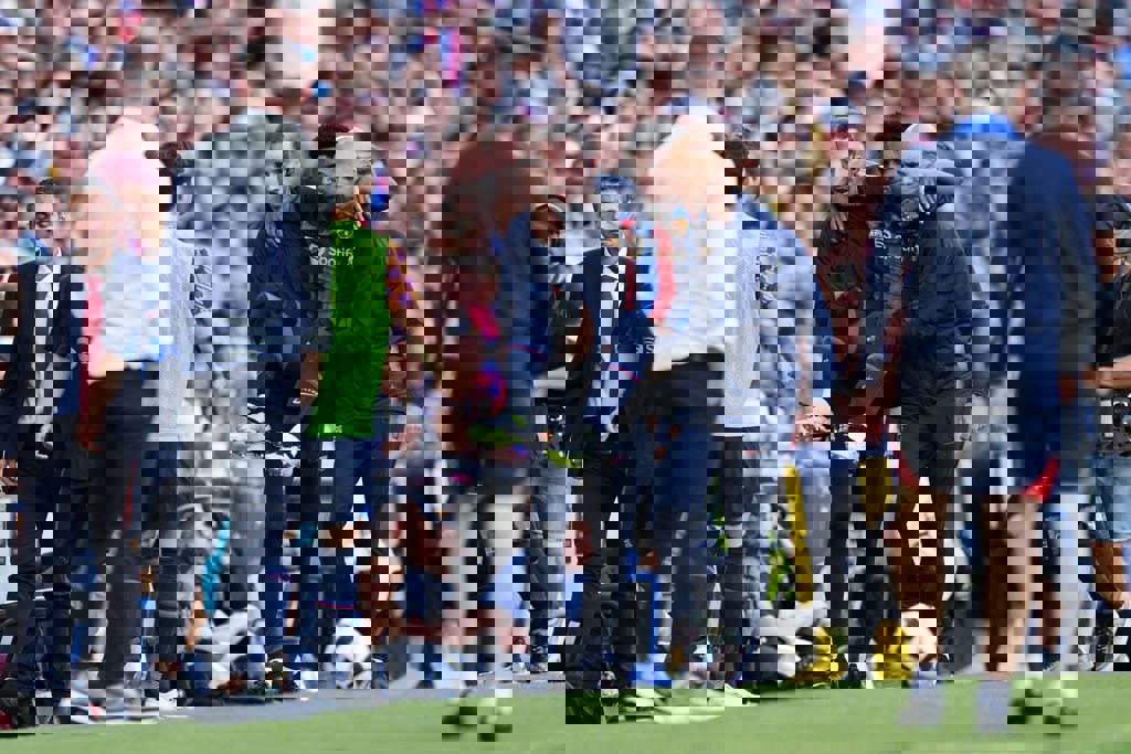 1880922