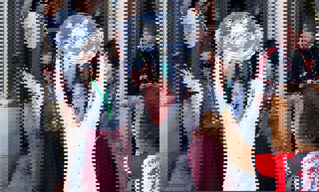 1880910