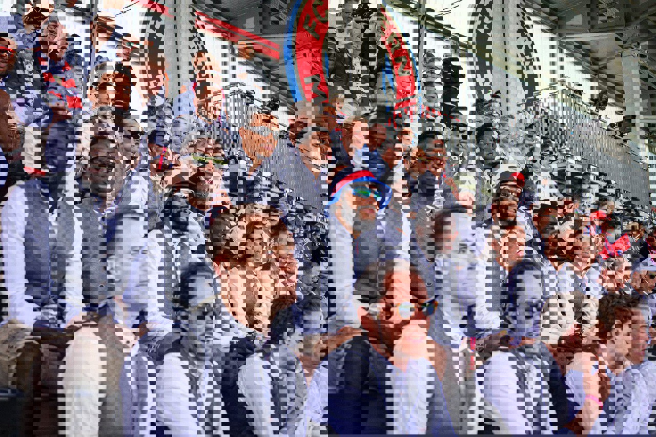 1880823