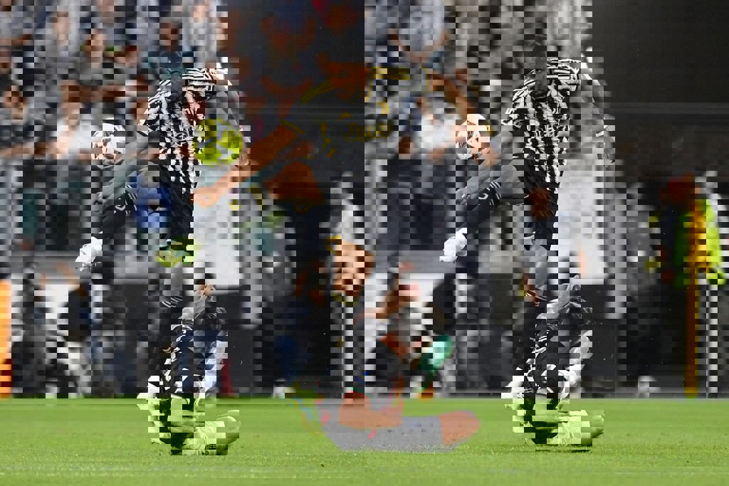 1880973