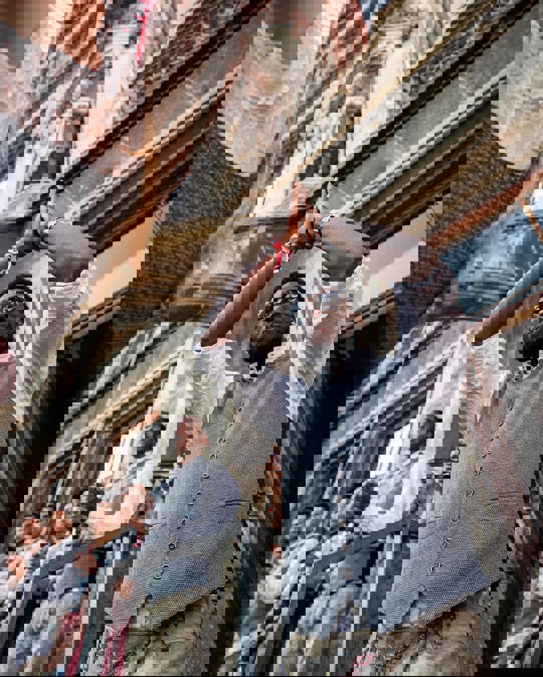 1880997