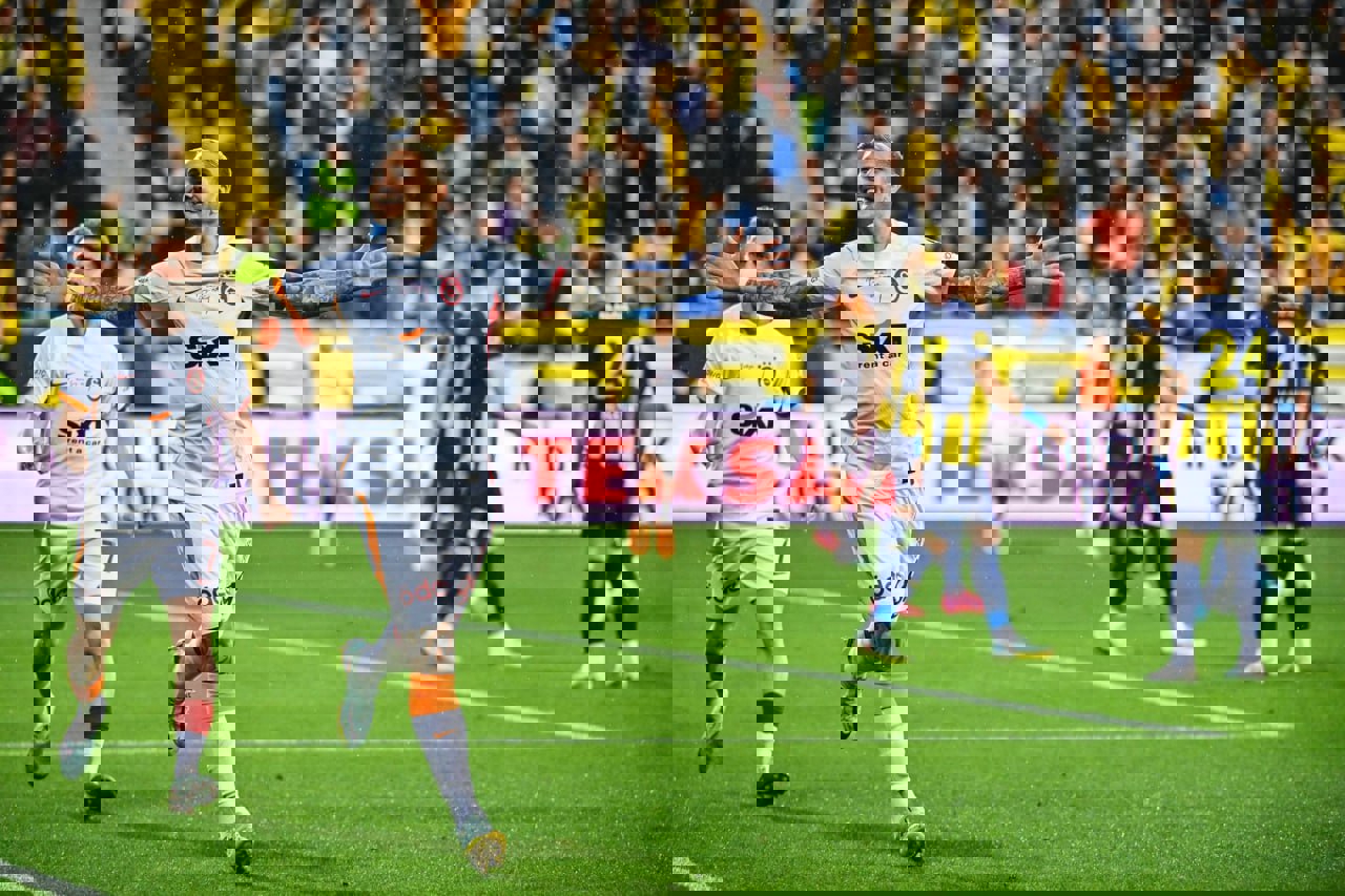 1881596
