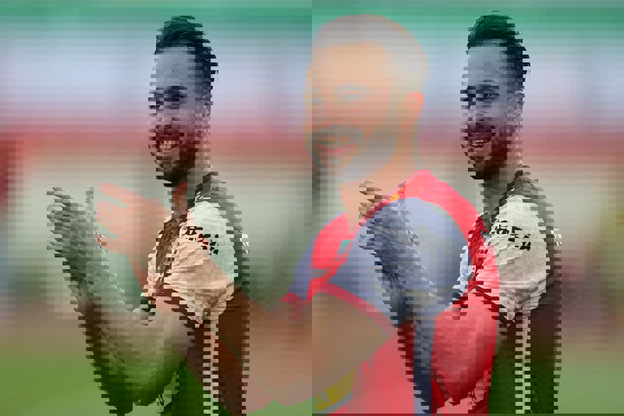 1881438