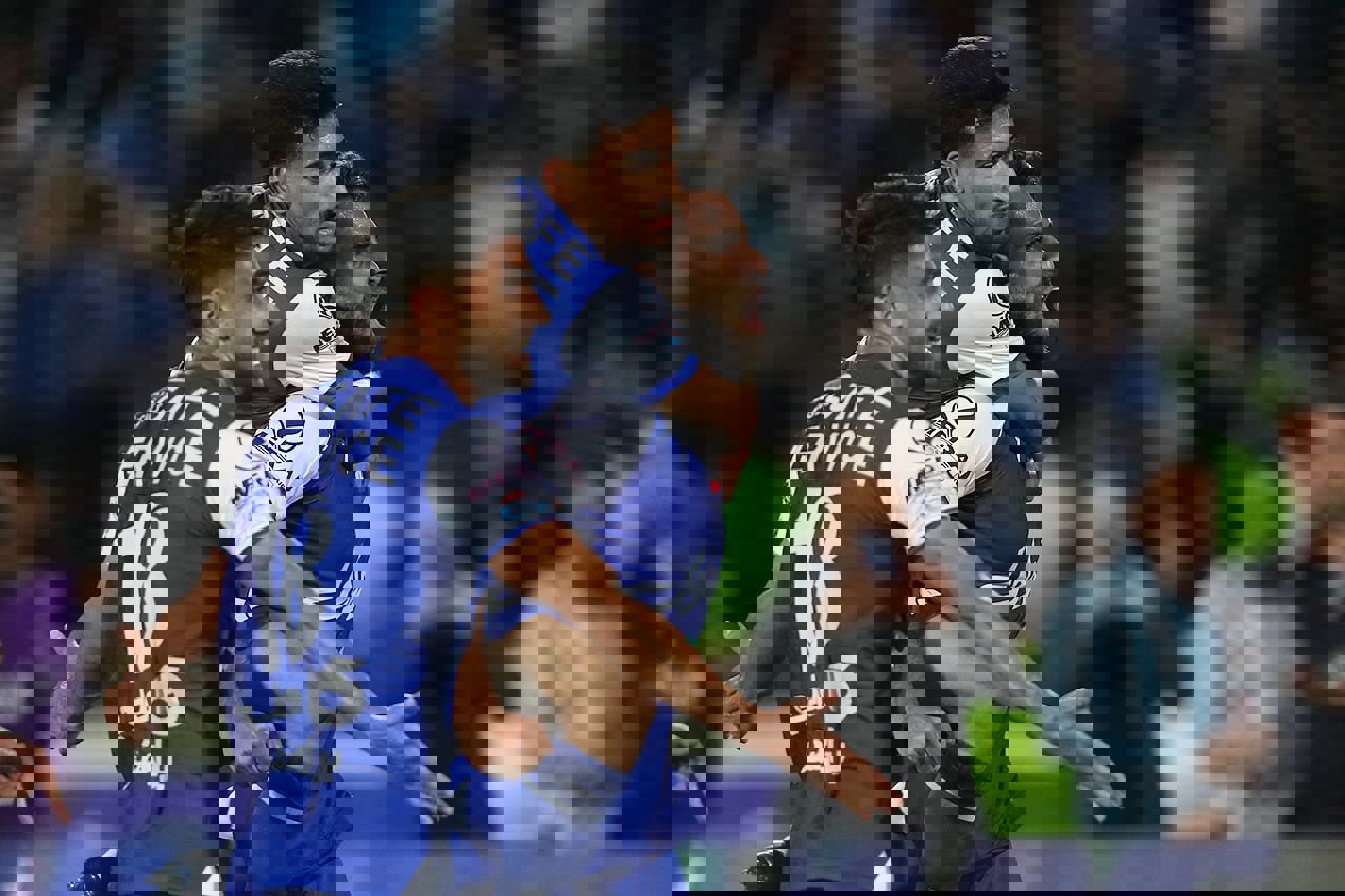 1882047