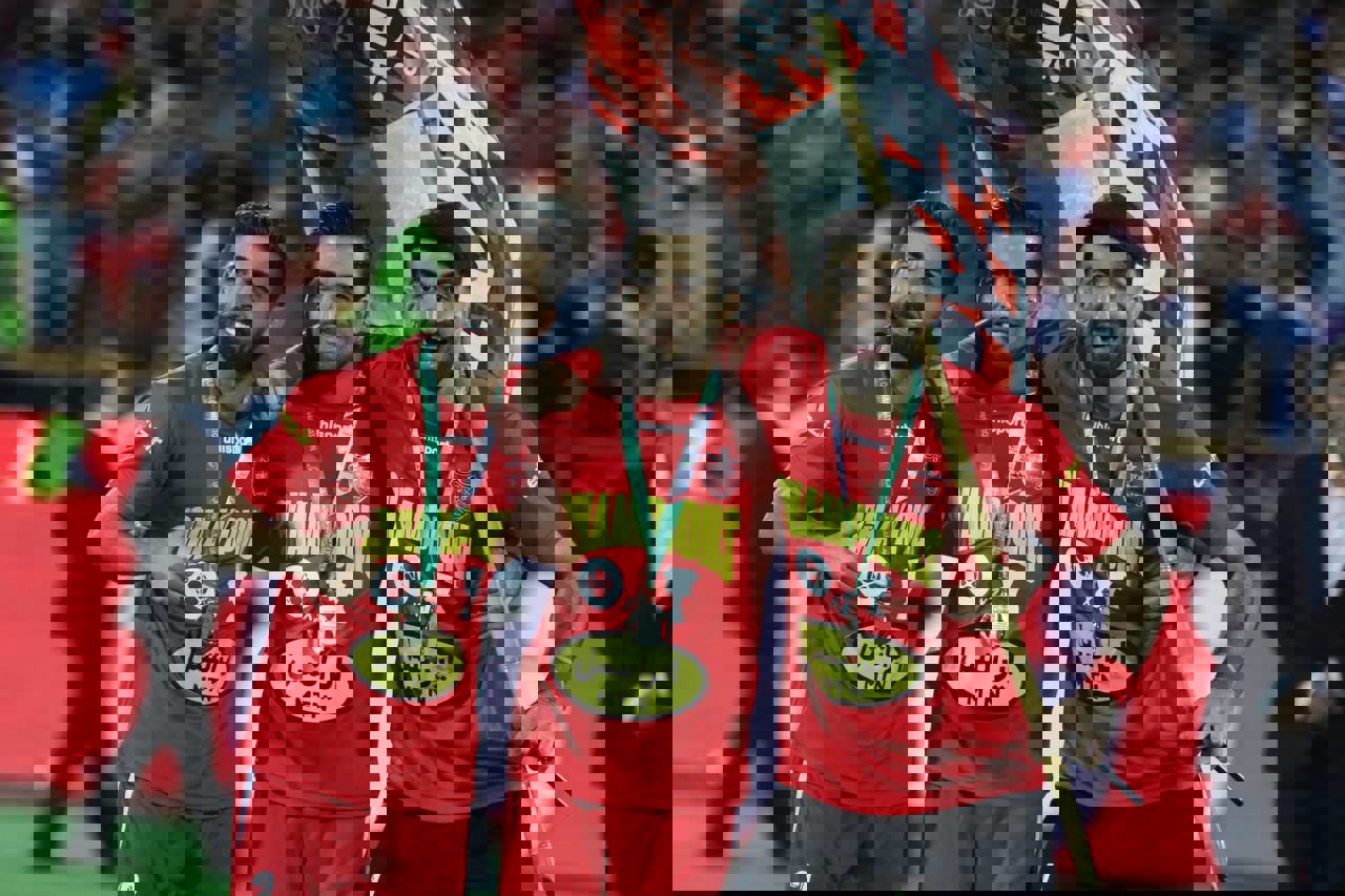 1882125