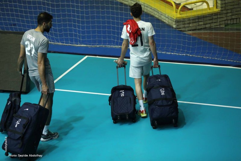 ملی‌پوشان والیبال چمدان به دست شدند (عکس)