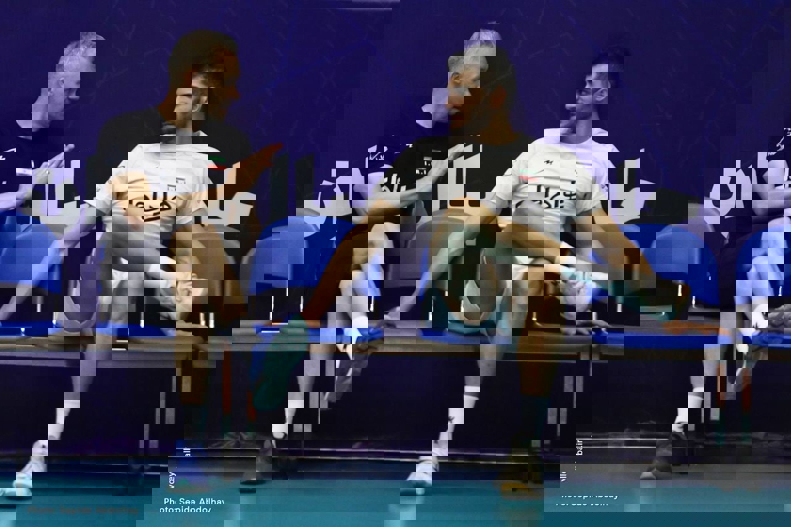 1882195