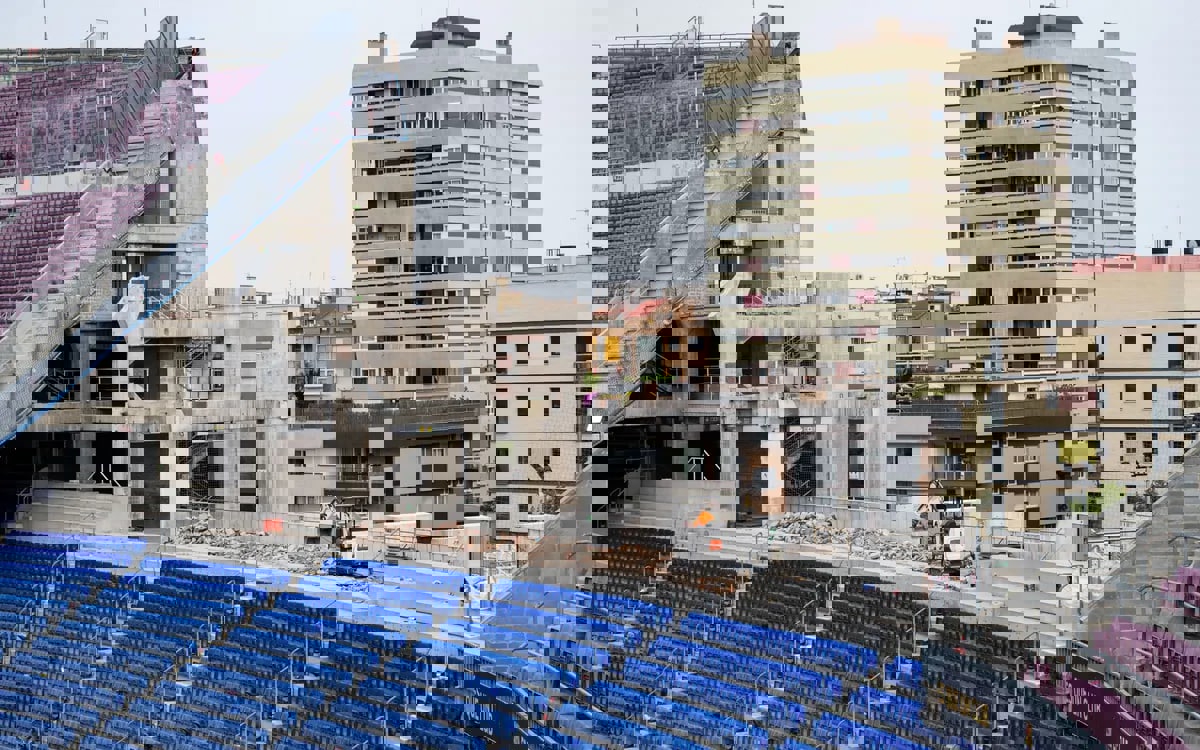 1882486