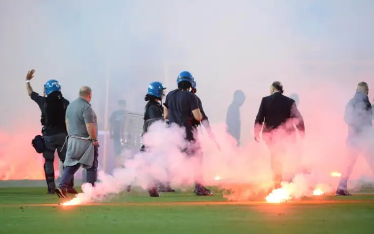 سقوط تیم سابق ایتالیا در میان بمب و آتش سوزی (عکس)