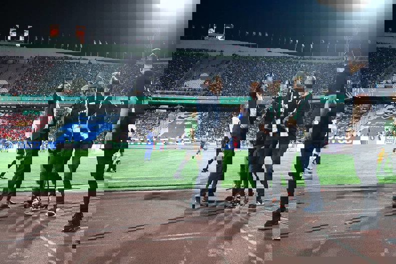 1883099