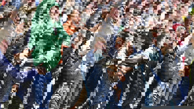 1882738