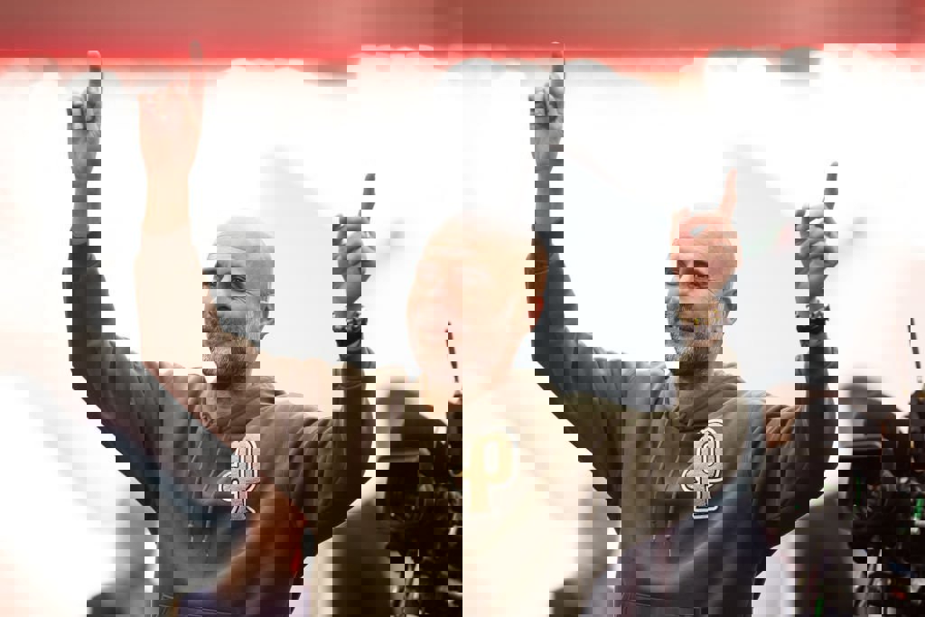 1883114