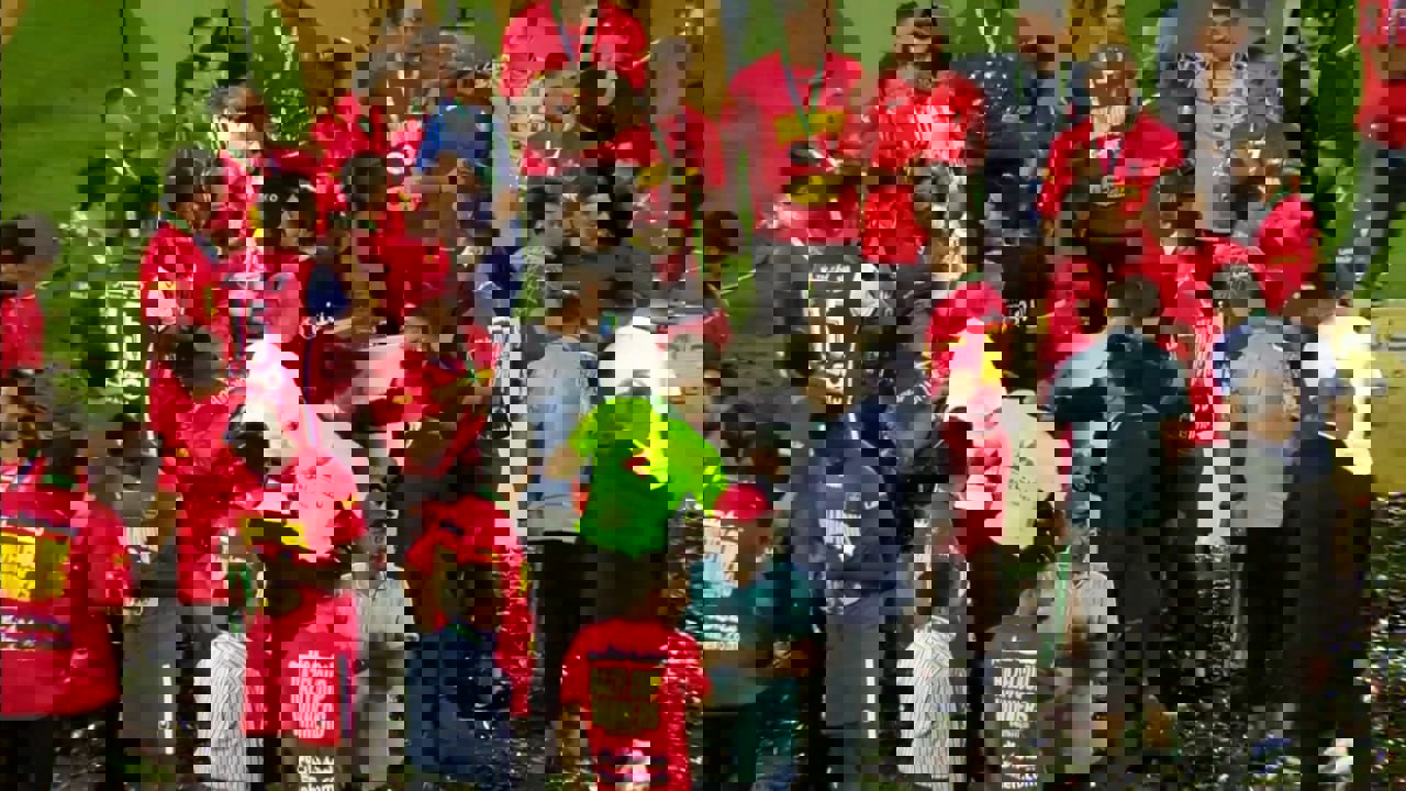 1882806