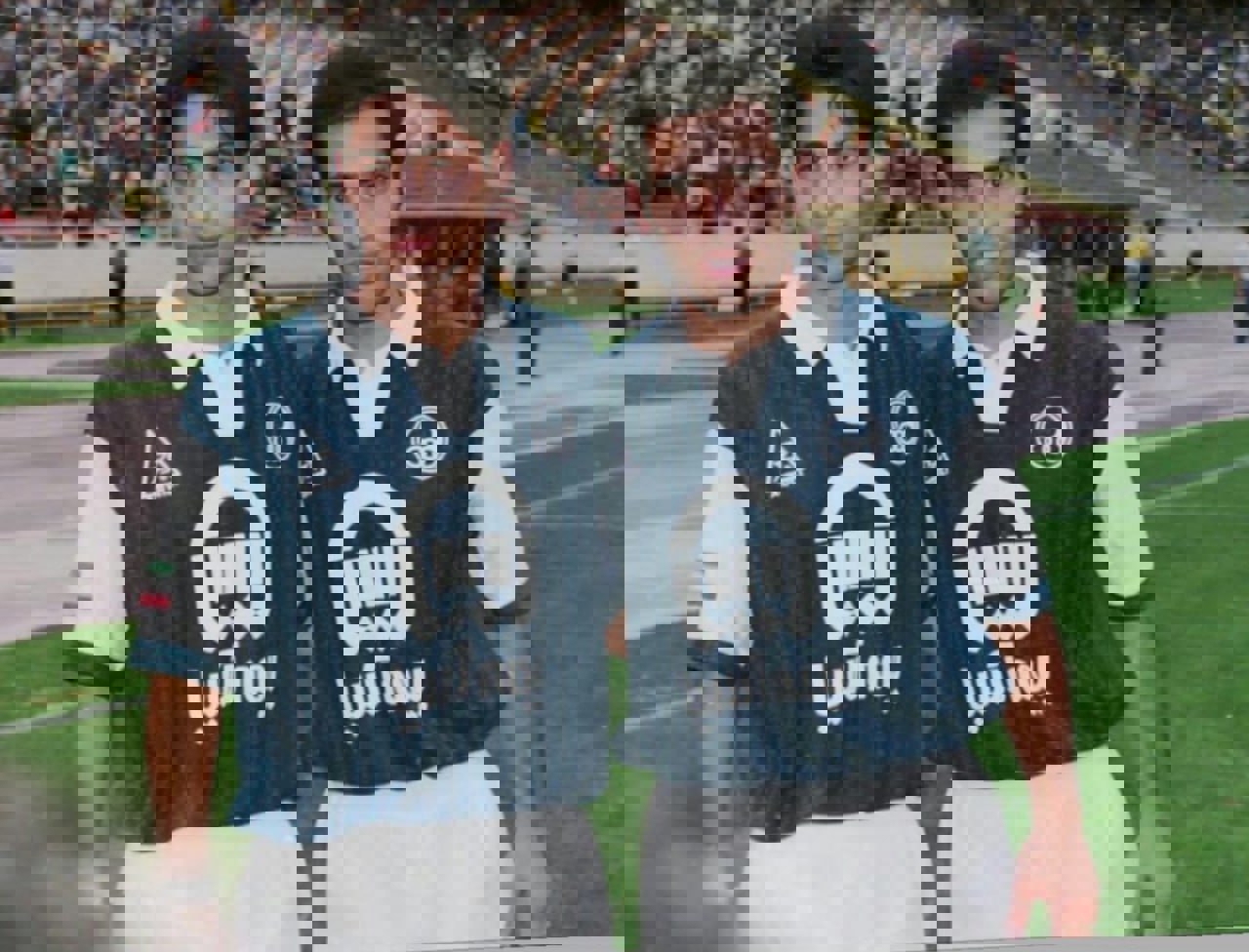1882889