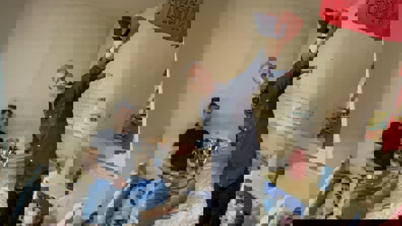 1882985
