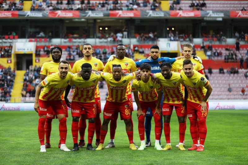 ادامه شکستهای یاران حسینی و کریمی