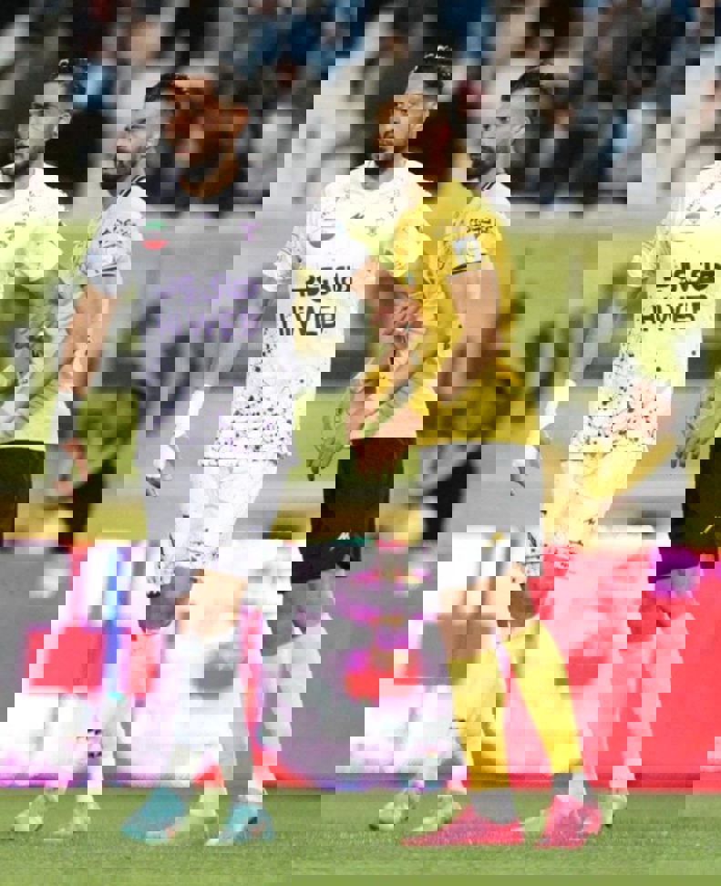 1883086