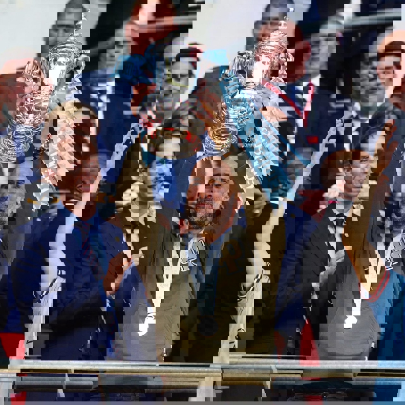1883060