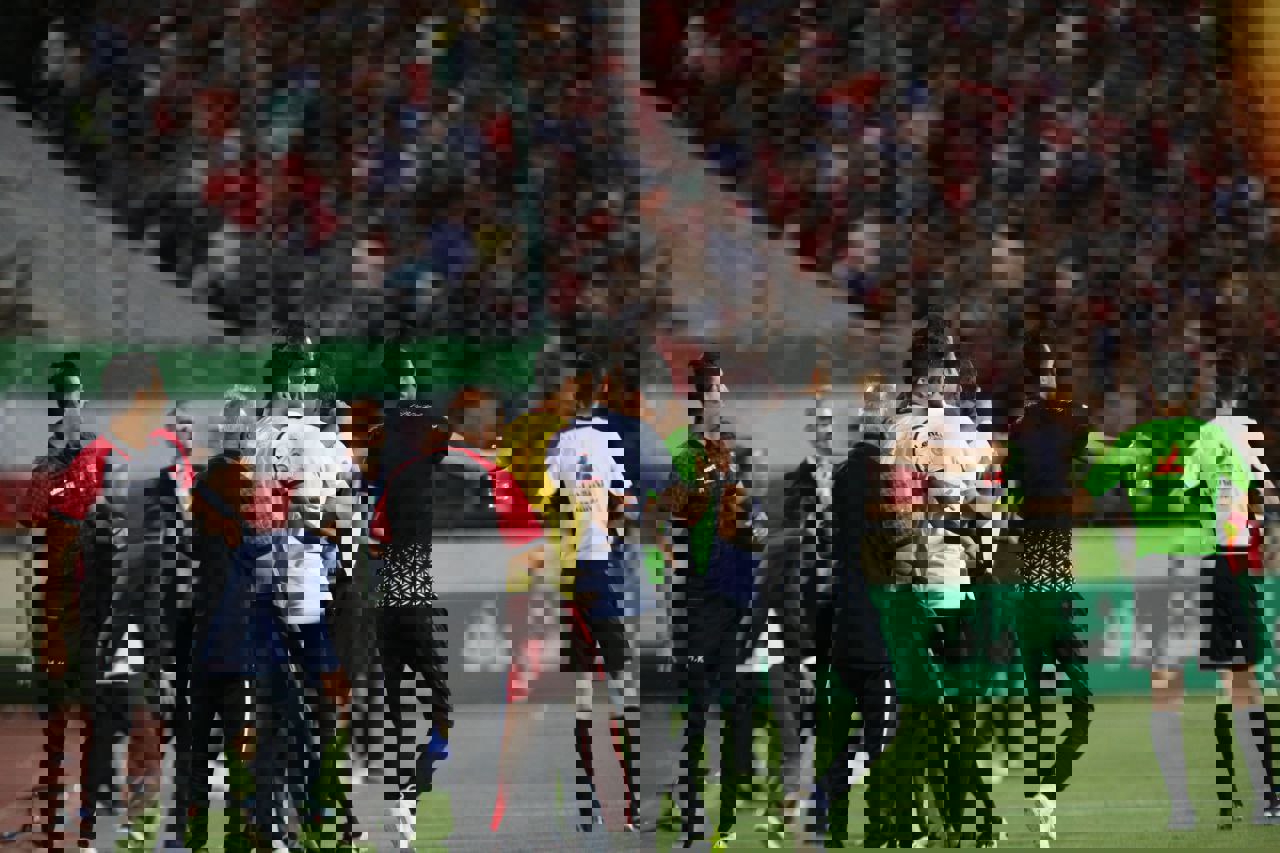 1883019