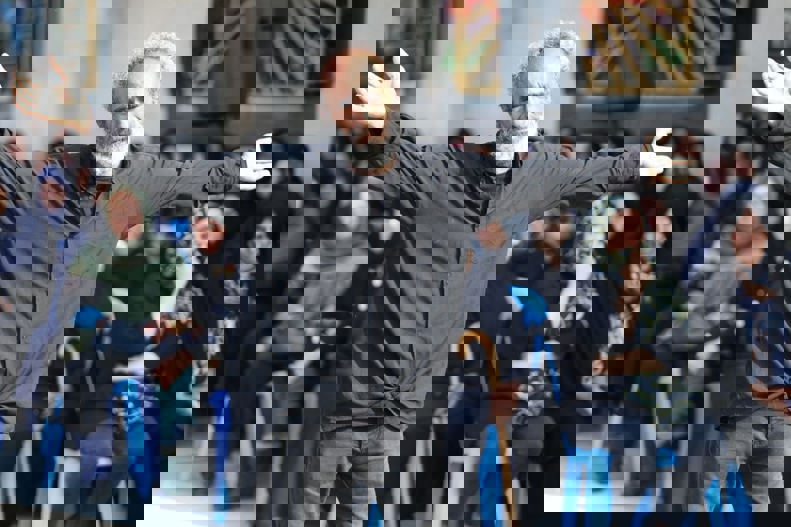 1883169