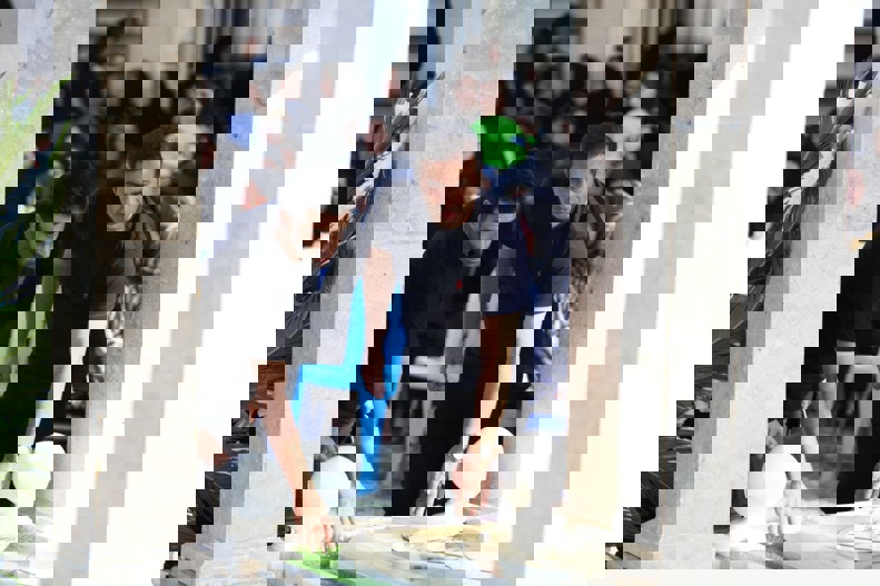1883171