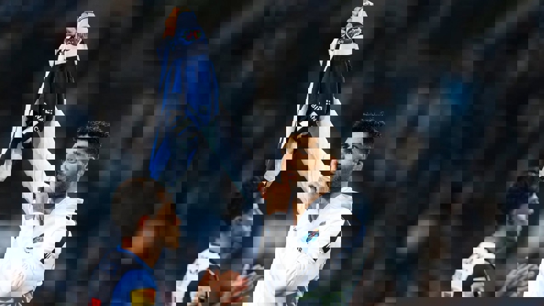 1883159