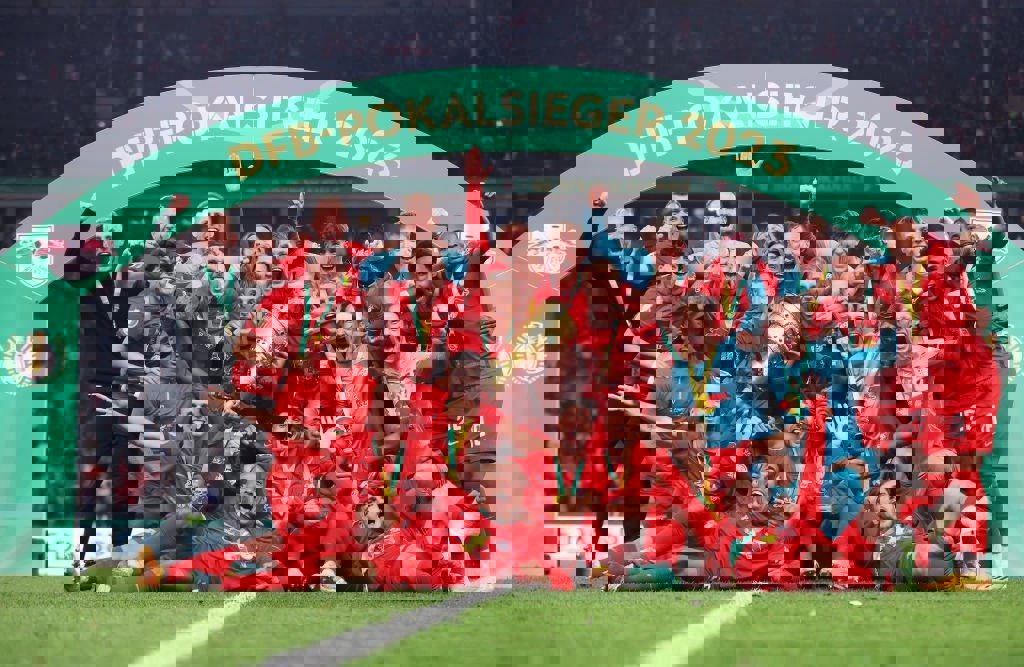 1883197