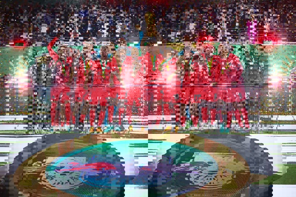 1883196