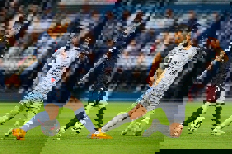 1883181