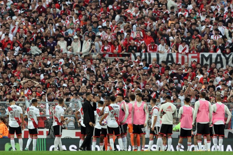 تراژدی در آرژانتین: مرگ مرموز هوادار در ورزشگاه