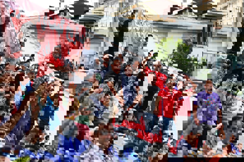 1883254