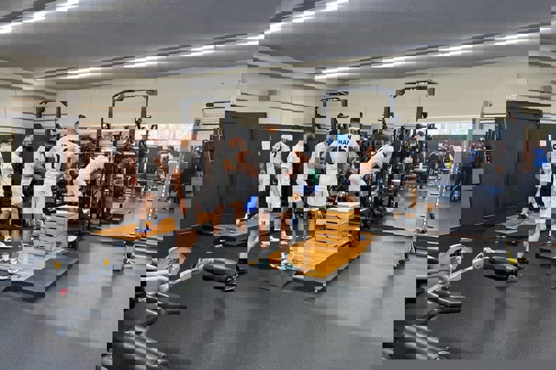 1883231