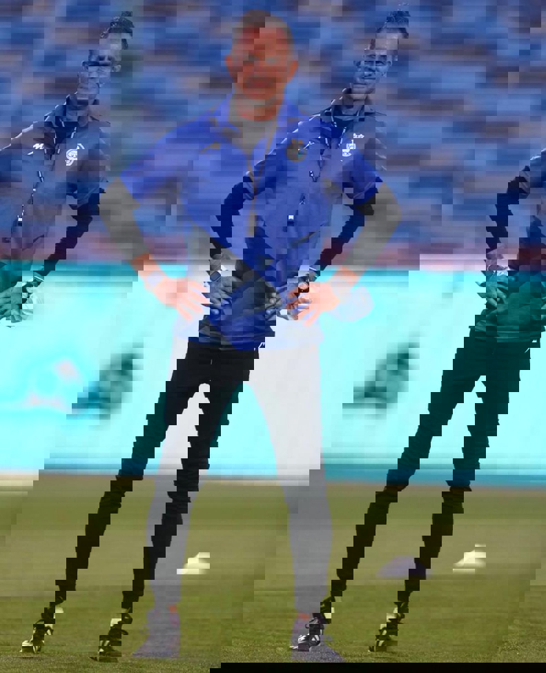 1883279